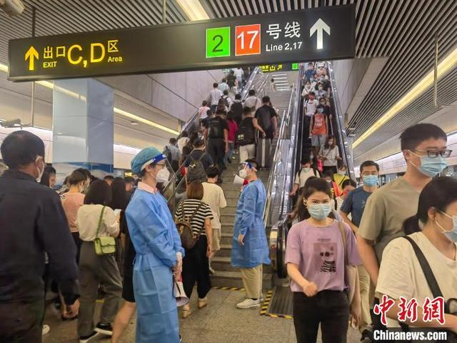 直击上海地铁虹桥火车站站恢复运营首日:换乘更方便
