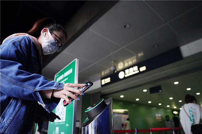 北京地铁研究安检检票“二合一”，安检时可完成刷卡扫码 