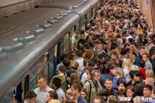 莫斯科地铁站发生斗殴，上百人被拘，驻阿美军即将撤离