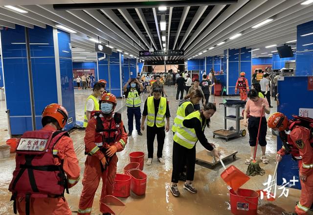 广州地铁神舟路站积水已基本排干，无人员伤亡｜什么情况下地铁可停运？