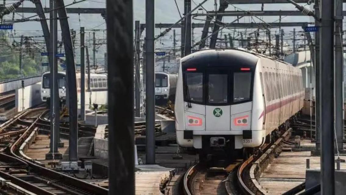 重大消息：深圳地铁1、3、5号线和港铁4号线将试行工作日周五晚延长运营半小时